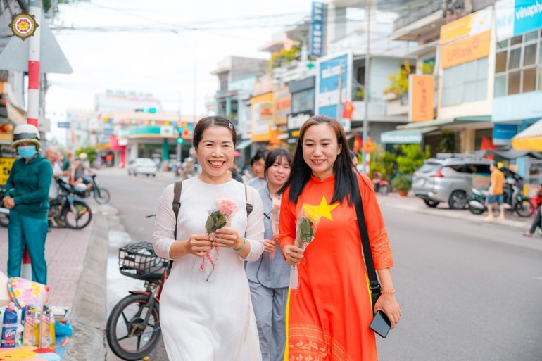 Chương trình Hoa hồng xuống phố tại chùa Quảng Đức