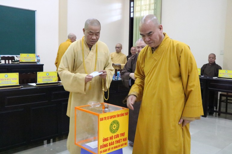 Chư tôn đức Ban Trị sự tỉnh tổ chức hội thu ủng hộ đồng bào bị thiệt hại nặng nề do bão lũ