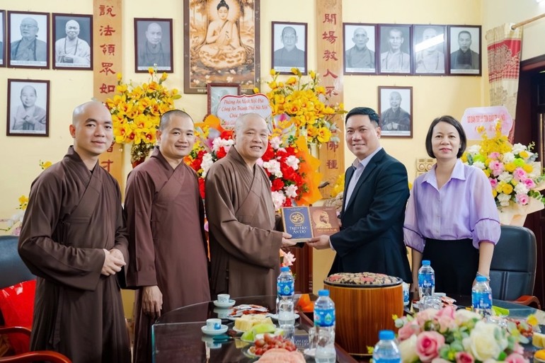 Đoàn Phòng An ninh nội địa - Công an TP.Hà Nội chúc mừng ngày Nhà giáo Việt Nam