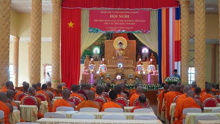 Quang cảnh hội nghị