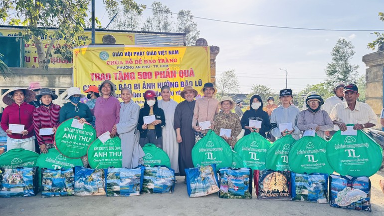 Chùa Bồ Đề Đạo Tràng (TP.HCM) tổ chức chuyến cứu trợ đồng bào bị ảnh hưởng sau bão lũ tại tỉnh Đắk Lắk