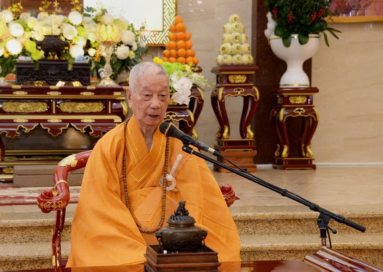 Đức Pháp chủ GHPGVN khai thị tại Tuần huân tu và Khóa bồi dưỡng trụ trì tại Việt Nam Quốc Tự - Ảnh: B.Toàn/BGN