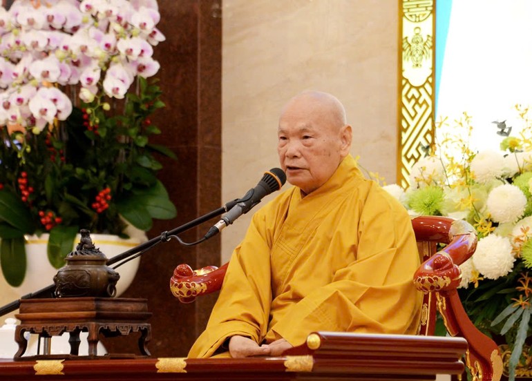 Trưởng lão Hòa thượng Thích Thiện Nhơn sách tấn Tăng Ni tại Tuần huân tu và Khóa bồi dưỡng trụ trì năm 2025, tại Việt Nam Quốc Tự - Ảnh: Bảo Toàn/BGN