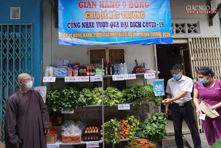 "Gian hàng 0 đồng" chia sẻ yêu thương đến bà con khó khăn