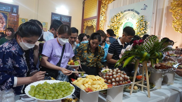 Buffet chay miễn phí mùa Vu lan 