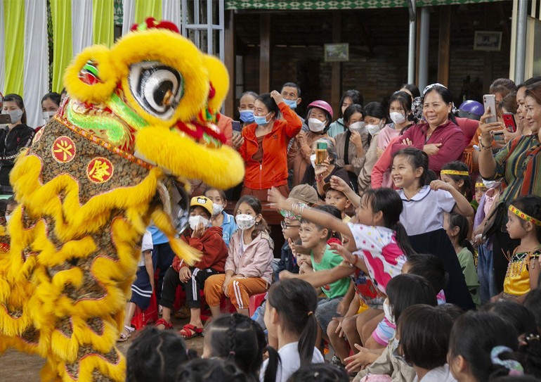 Các em nhỏ vui Tết trung thu tại chùa Phước Thiện (xã Đắk Drô, tỉnh Đắk Nông)