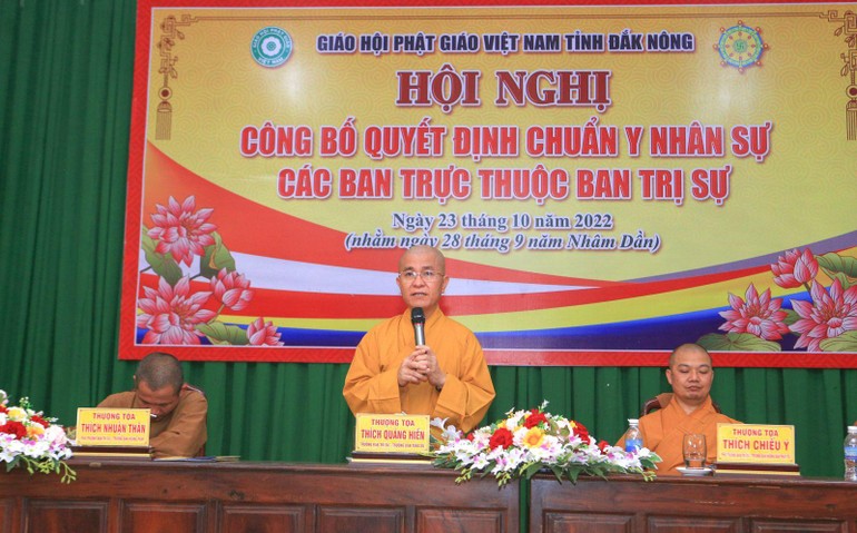 Thượng tọa Thích Quảng Hiền phát biểu tại hội nghị công bố quyết định nhân sự các ban chuyên môn