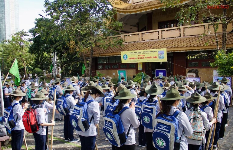 Liên trại huấn luyện luyện Anôma – Ni Liên và Tuyết sơn