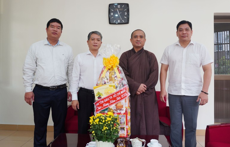 Đoàn Ban Tôn giáo TP.HCM do ông Vũ Huy Long, Trưởng phòng Nghiệp vụ 1 - Ban Tôn giáo TP.HCM làm trưởng đoàn cùng thành viên thăm và chúc mừng năm mới đến Báo Giác Ngộ