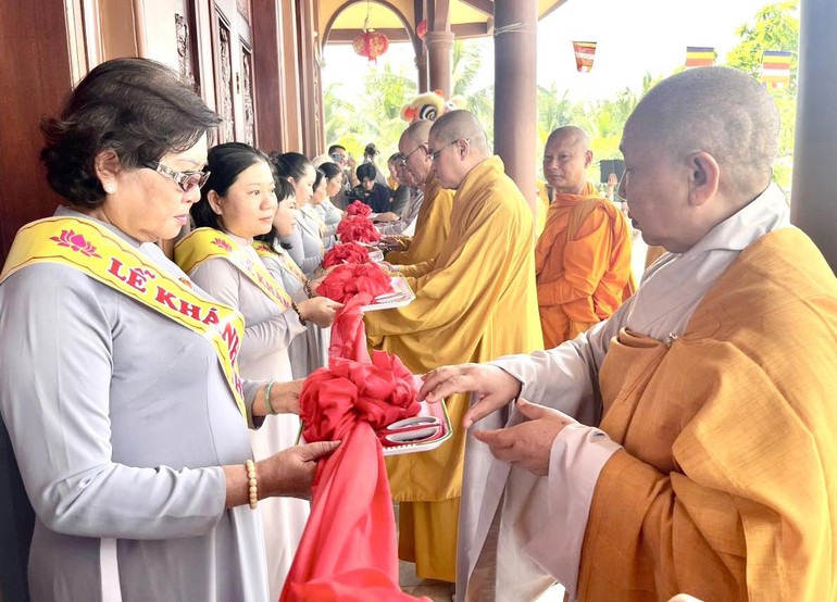 Lễ cắt băng khánh thành ngôi Tam bảo chùa Phước Viên