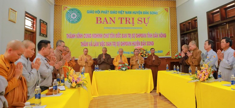 Ban Thường trực Ban Trị sự GHPGVN tỉnh Đắk Nông thăm làm việc với Ban Trị sự GHPGVN H.Đắk Song