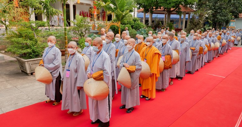 Giới tử Ni thuộc Đại giới đàn Đắc Pháp làm thủ tục nhập chúng tại chùa Hội Đức