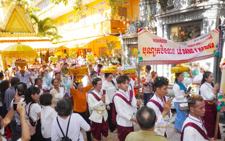 Lễ nhiêu y kathina tại chùa Candaransi