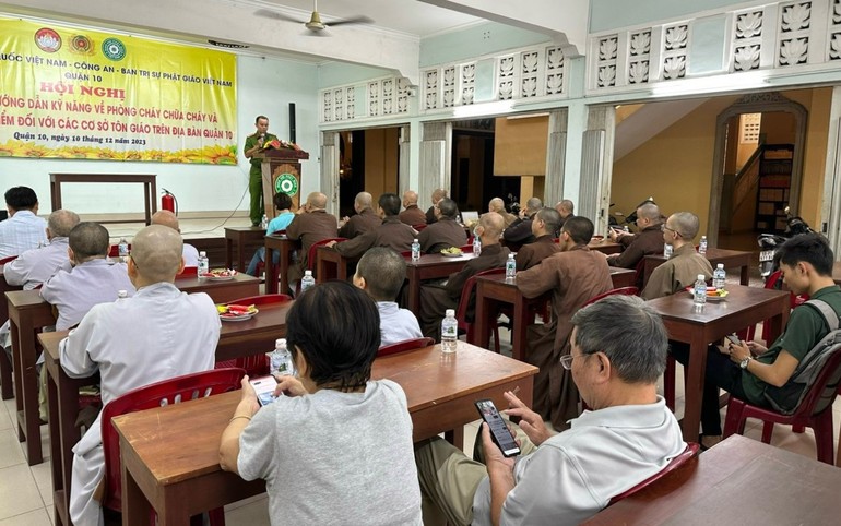  Tuyên truyền hướng dẫn kỹ năng phòng cháy chữa cháy tại chùa Ấn Quang