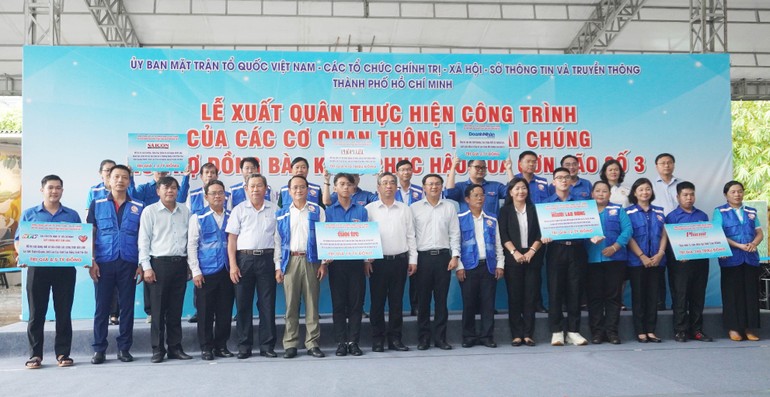 Lễ xuất quân thực hiện công trình của các cơ quan thông tin đại chúng hỗ trợ đồng bào khắc phục hậu quả cơn bão số 3