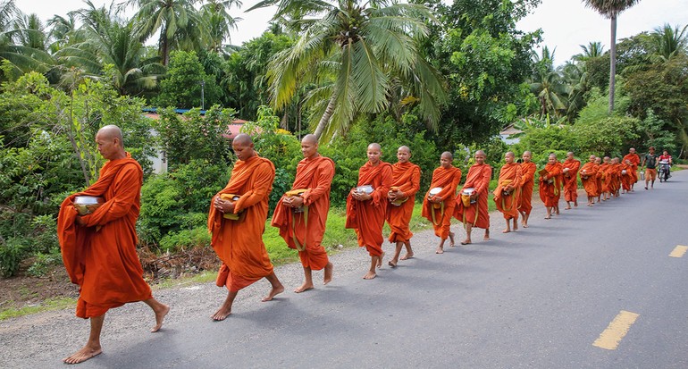 "Như trầm hương phải được nung nóng mới tỏa mùi thơm, người hành đạo cũng cần đi qua thử thách sóng gió hương đạo mới được tôi luyện và lan tỏa"
