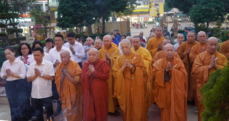 Tưởng niệm tri ân đến các anh hùng liệt sĩ đã hy sinh vì sự nghiệp giải phóng dân tộc, xây dựng và bảo vệ Tổ quốc