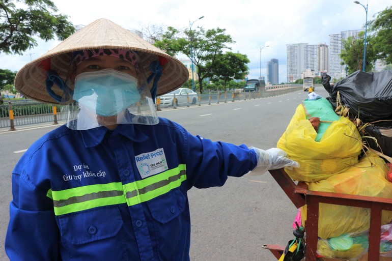 Chị lao công quét rác Trình Thị Chương