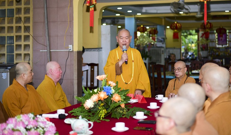 Thượng tọa Thích Huệ Công phát biểu chào mừng phái đoàn