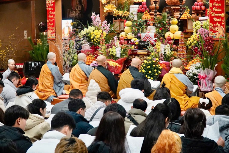 Hàng nghìn du học sinh, sinh viên và Phật tử Việt Nam đang sinh sống tại Nhật Bản trở về chùa Đại Ân đón Tết - Ảnh: Ch.Đại Ân