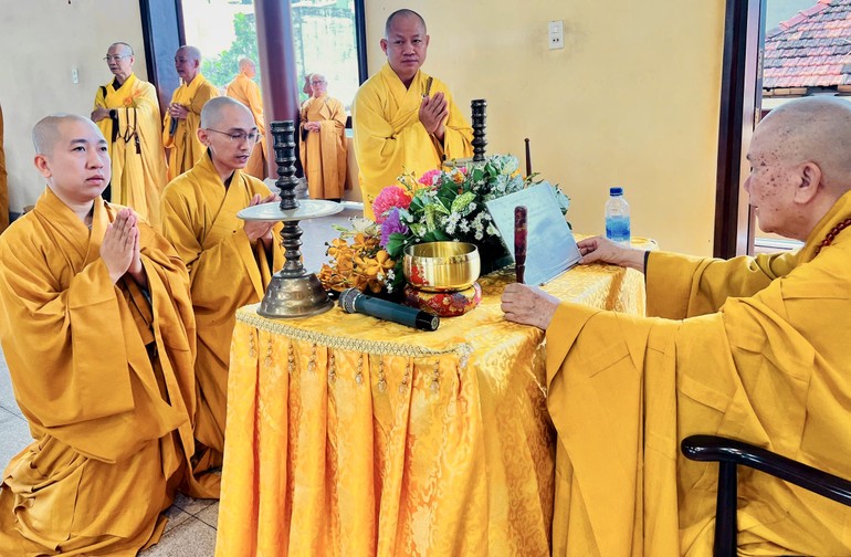 Chư Tăng Q.11 tác pháp thọ an cư 