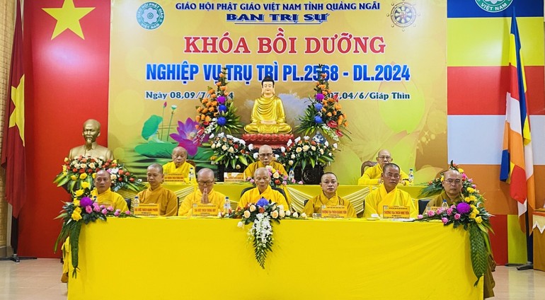 Chư tôn giáo phẩm chứng minh khai mạc Khóa bồi dưỡng nghiệp vụ trụ trì năm 2024 do Ban Trị sự GHPGVN tỉnh Quảng Ngãi tổ chức