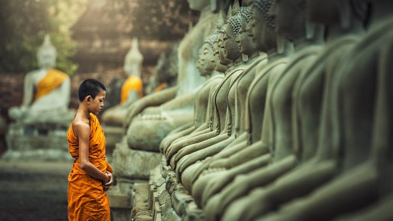 “Cúng dường Tăng chúng” là thể hiện “lòng cung kính đối với Đức Phật và Tăng”. Ảnh minh họa