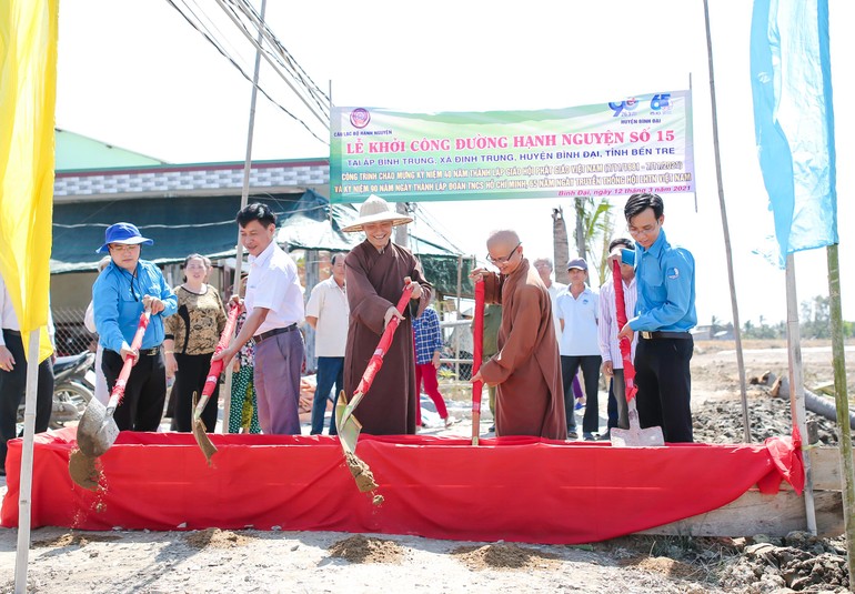 Khởi công xây dựng tuyến đường “Hạnh Nguyện số 15” tại xã Định Trung