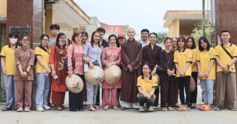 Câu Lạc bộ Thanh thiếu niên Phật tử Hương Từ chùa Phật Quang