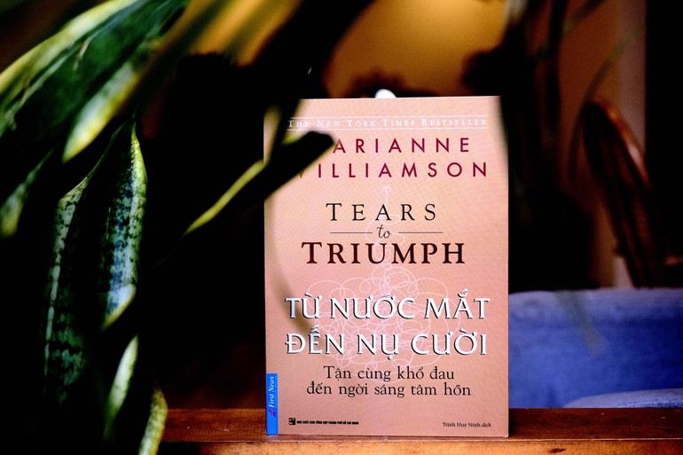 Tác phẩm “Từ nước mắt đến nụ cười” của Marianne Williamson do NXB Tổng Hợp TP.HCM ấn hành