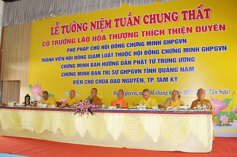 Chư tôn Giáo phẩm Chứng minh lễ trai tăng cúng dường