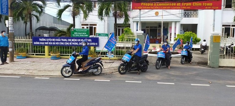 Đội "Shipper áo xanh" ngày đầu ra quân