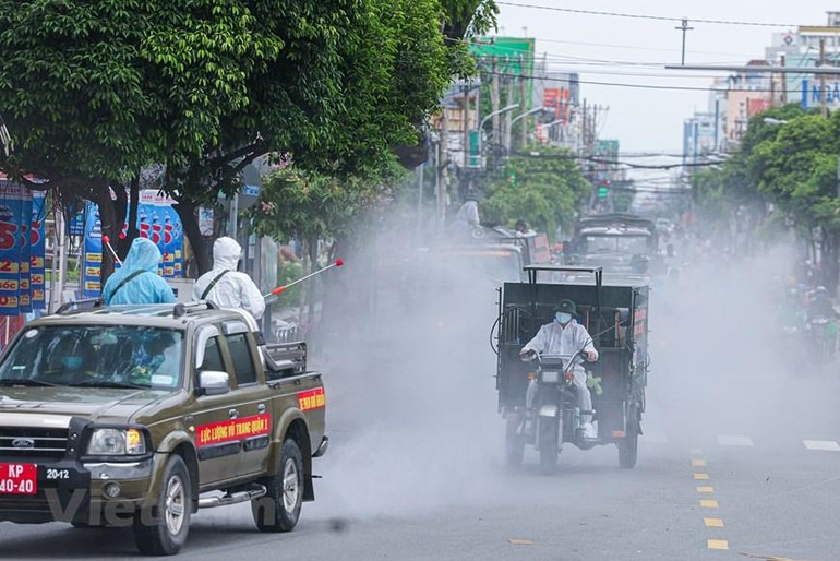 TP.HCM thực hiện chiến dịch phun khử khuẩn toàn thành phố