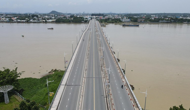 Cầu An Hóa nối TP.Biên Hòa đi Bình Dương, TP.HCM vắng vẻ trong những ngày áp dụng Chỉ thị 16 - Ảnh: Phước Tuấn