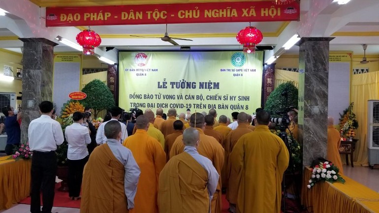 Quang cảnh lễ tưởng niệm nạn nhân tử vong vì Covid-19