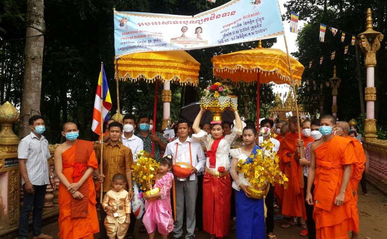 Lễ dâng y Kathina tại chùa Kompong SaLa - chùa Tha La (Trà Vinh)