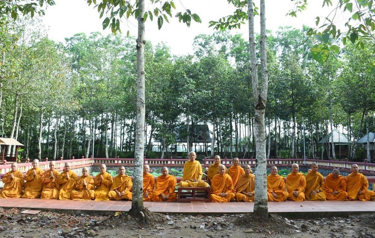 Chư Tăng Ni Giáo đoàn VI tại tổ đình Minh Đăng Quang (Vĩnh Long)