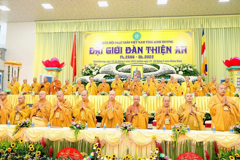 Niệm Phật cầu gia hộ