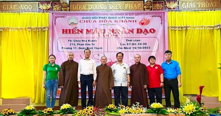 Ban Tổ chức chương trình Hiến máu nhân đạo tại chùa Hòa Khánh