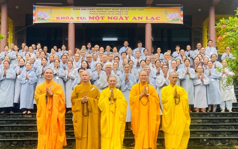 Khóa tu "Một ngày an lạc" tại chùa Linh Hải (xã Linh Hải, huyện Gio Linh, Quảng Trị)