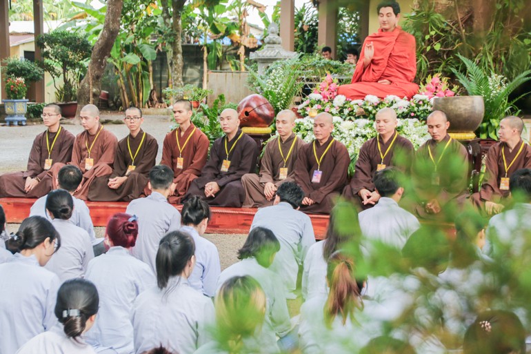 Khóa tu “An nhiên từng phút giây” do chùa Vạn Đức (TP.Thủ Đức) phối hợp cùng chùa Huệ Viễn (Đồng Nai) tổ chức dành cho các bạn trẻ