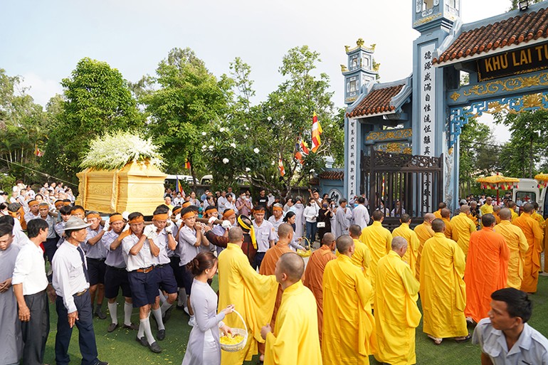 Lễ di quan Thượng tọa Thích Vân Hòa đến nơi trà-tỳ