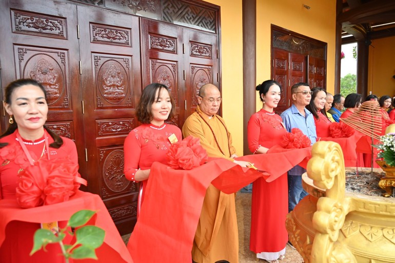 Cắt băng khánh thành ngôi đại hùng bảo điện chùa Mục Sơn (X.Toàn Thắng, H.Gia Lộc, Hải Dương)