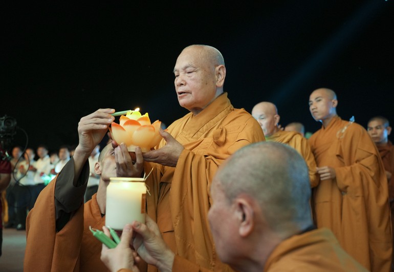 Hòa thượng Thích Thiện Nhơn, Chủ tịch Hội đồng Trị sự GHPGVN, viện chủ chùa Quốc Ân Khải Tường chủ trì buổi lễ 