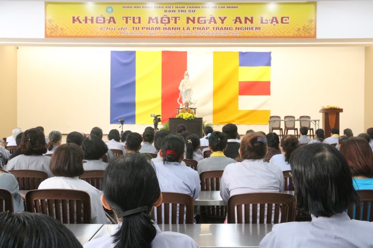 Khóa tu "Một ngày an lạc" lần 2 tại chùa Phổ Quang (Q.Tân Bình) với chủ đề "Tu phạm hạnh là pháp trang nghiêm" 