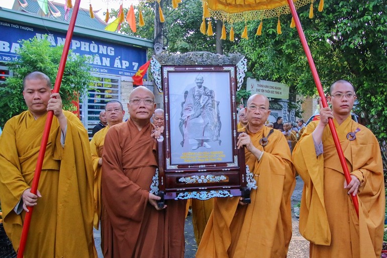 Cung thỉnh di ảnh Đại lão Hòa thượng Thích Đạt Thanh từ chùa Long Quang (H.Hóc Môn, TP.HCM) về tôn trí tại giới trường chùa Tỉnh Hội (Biên Hòa, Đồng Nai)