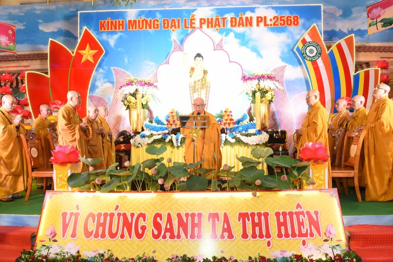 Trưởng lão Hòa thượng Thích Như Tín tuyên đọc Thông điệp Đại lễ Phật đản Phật lịch 2568 của Đức Pháp chủ GHPGVN