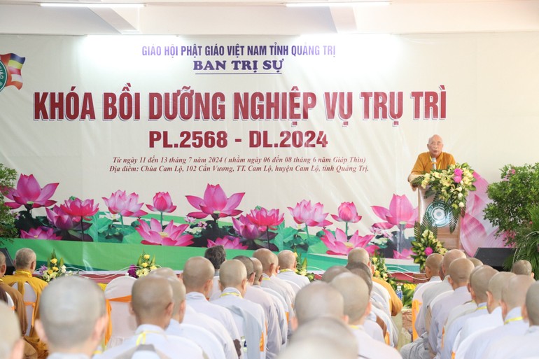 Hòa thượng Thích Thiện Tấn phát biểu khai mạc