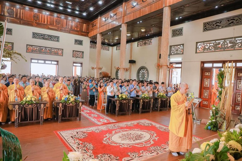 Trang nghiêm khóa lễ tụng kinh Vu lan