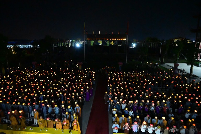 Hải Phòng: Đêm thắp nến tri ân tại trường hạ cơ sở 2 - chùa Linh Sơn nhân mùa Vu lan - Báo hiếu